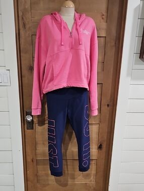Nike Set Navy Leggings with Pink Logo Cropped Pink Sweatshirt.  E.U.C.